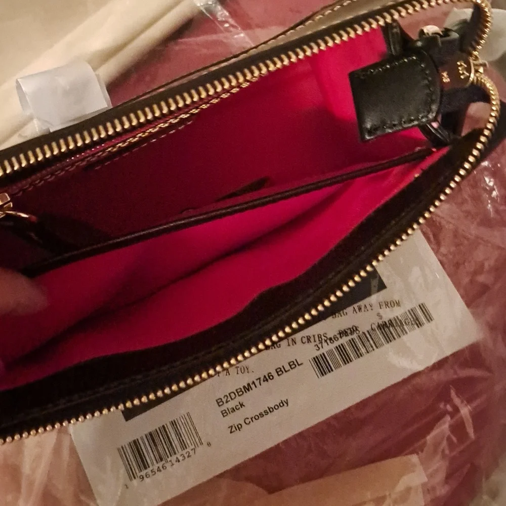 Dooney & Bourke Leather Signature Collection Pink / Black Crossbody NEW - Picture 5 of 6